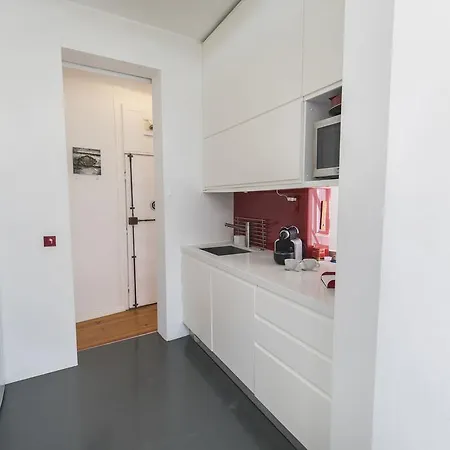 Lovelystay - 2bedroom Flat - Bica, Charm And Terrace * Lisbona