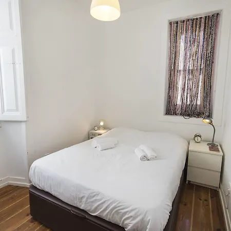 Lovelystay - 2bedroom Flat - Bica, Charm And Terrace Apartment *