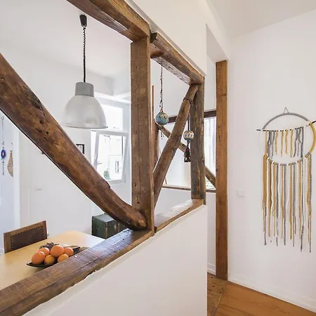 Lovelystay - 2bedroom Flat - Bica, Charm And Terrace * Lisbon