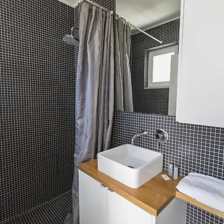 Lovelystay - 2bedroom Flat - Bica, Charm And Terrace Apartment