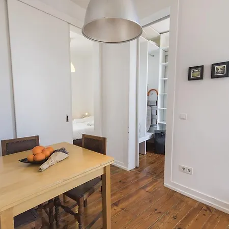 Lovelystay - 2bedroom Flat - Bica, Charm And Terrace Apartment