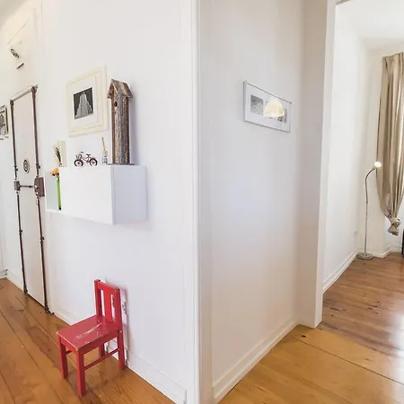 Lovelystay - 2bedroom Flat - Bica, Charm And Terrace * Lisbon