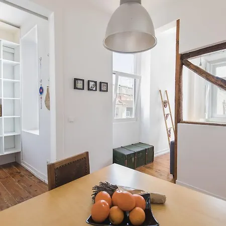 Lovelystay - 2bedroom Flat - Bica, Charm And Terrace Lisbon