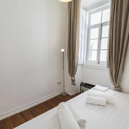Lovelystay - 2bedroom Flat - Bica, Charm And Terrace Apartment Lisbon