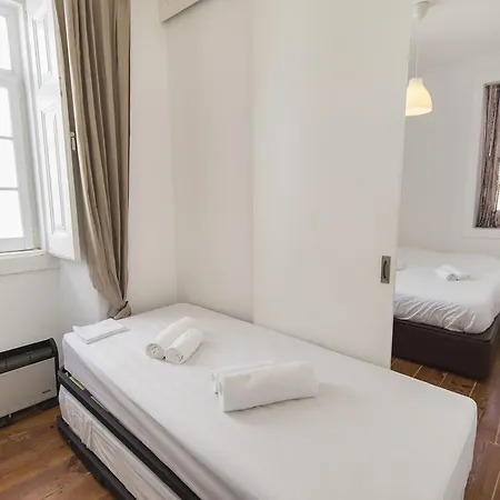 Lovelystay - 2bedroom Flat - Bica, Charm And Terrace * Lisbon