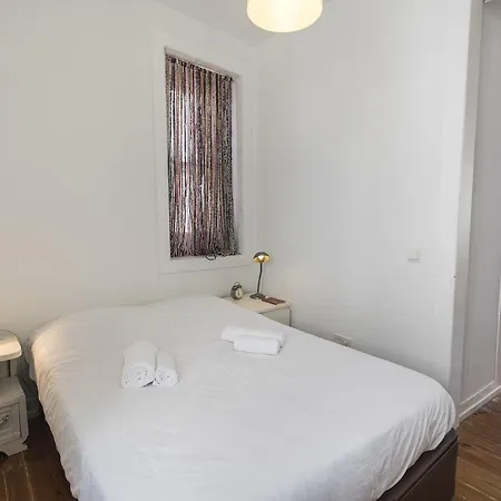 Lovelystay - 2bedroom Flat - Bica, Charm And Terrace Apartment