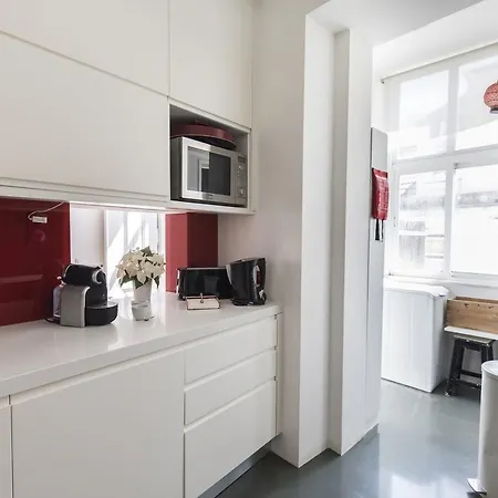 Lovelystay - 2bedroom Flat - Bica, Charm And Terrace Apartment Lisbon
